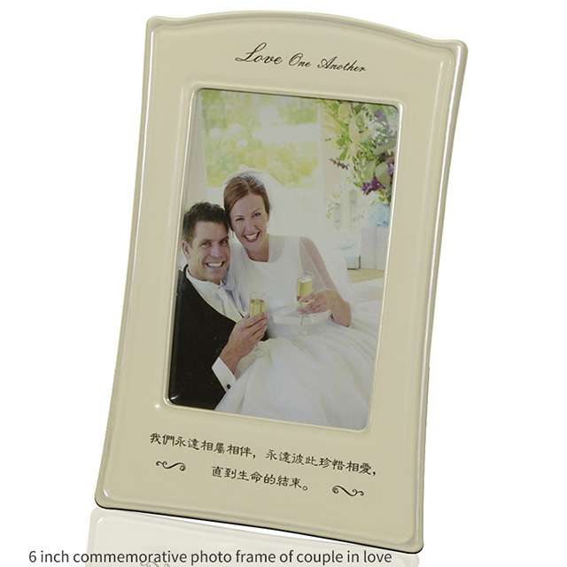 Pearl White Couple Tabletop Decoration Resin Photo Frame